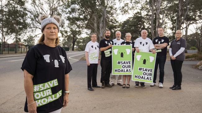 Wollondilly Mayor Judy Hannan with councillor and council staff supporting the petition. Picture: Matthew Vasilescu