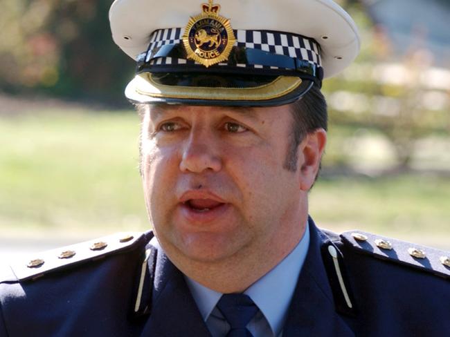 Police Inspector Paul Reynolds talks to the media about the trapped miners at Beaconsfield Gold Mine, about 40km north-west of Launceston in Tasmania, Wednesday, April 26, 2006. Grave fears are held for the safety of three miners at the mine who have not been heard from since an earthquake triggered a rockfall about 9.30pm (AEST) last night. The men were working about a kilometre underground when the rockfall happened. (AAP Image/Dale Cumming) NO ARCHIVING