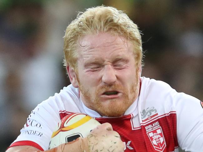 James Graham passes for England during the first pool A match of the Rugby League World Cup between Australia and England at AAMI Stadium in Melbourne, Friday, October 27, 2017. (AAP Image/David Crosling) NO ARCHIVING, EDITORIAL USE ONLY