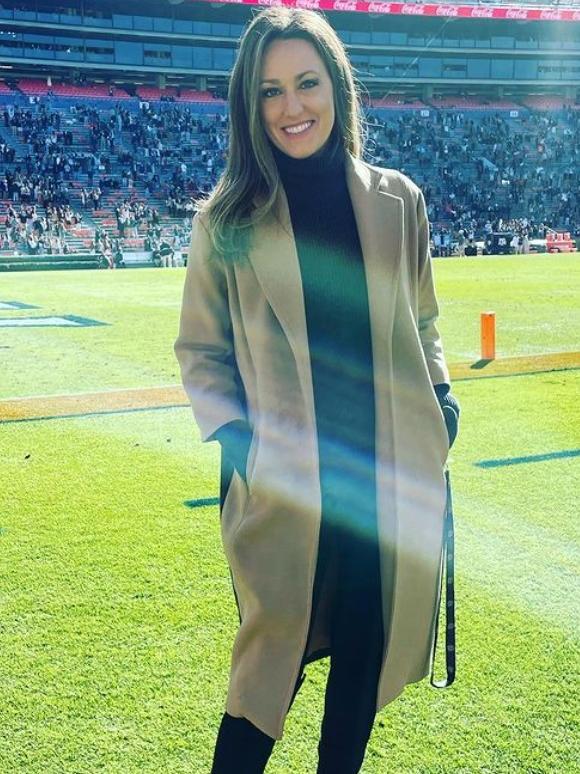 Alison Williams sideline. Photo: Instagram, @allisonw_espn