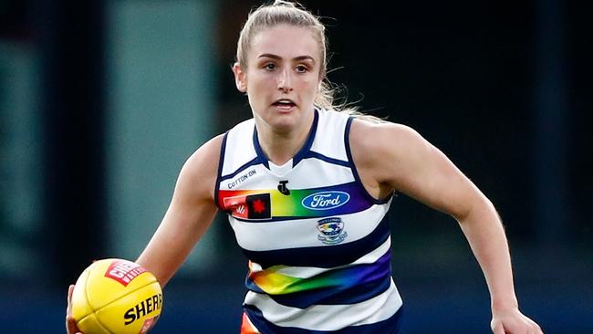 Amy McDonald looks to send the Cats deep into attack against West Coast at Ikon Park. Picture: Dylan Burns/AFL Photos via Getty Images