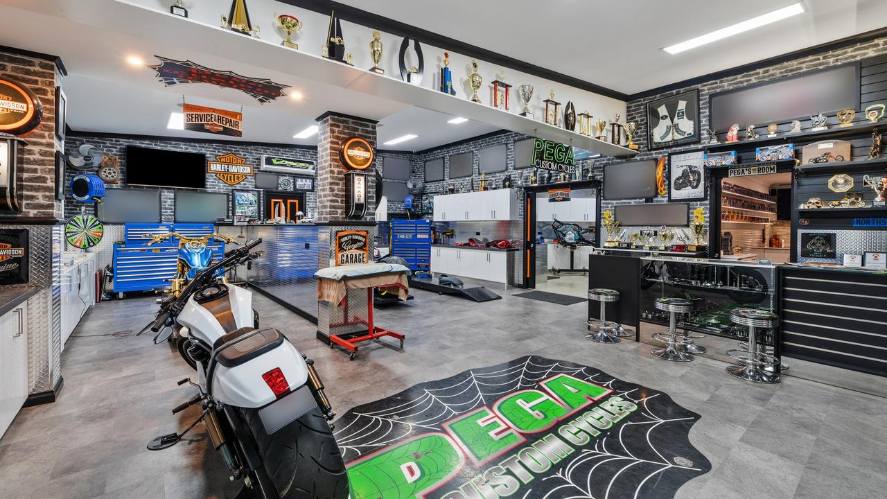 $250k man cave: Inside Aus’ ultimate tradie dream home
