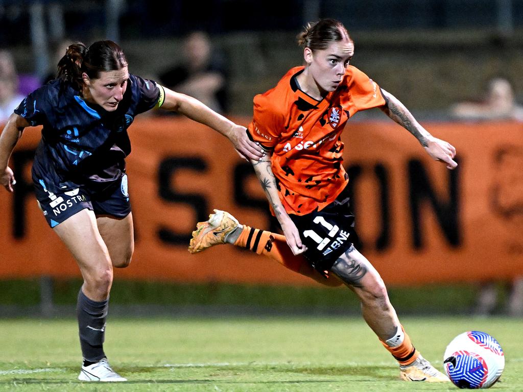 BRISBANE, AUSTRALIA - MARCH 02: Sharn Freier of the Roar breaks away from the defence during the A-League Women round 18 match between Brisbane Roar and Melbourne City at Perry Park, on March 02, 2024, in Brisbane, Australia. (Photo by Bradley Kanaris/Getty Images)