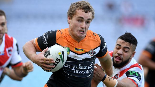 Jacob Liddle is pushing Robbie Farah for the Wests Tigers No. 9 jersey. Picture: AAP