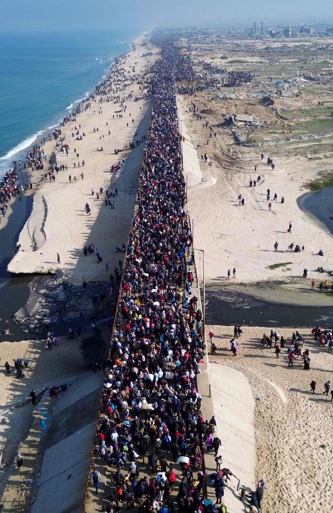 Displaced Gazans walking toward Gaza City on January 27, 2025, after crossing the Netzarim corridor from the southern Gaza Strip. (Photo by AFP)