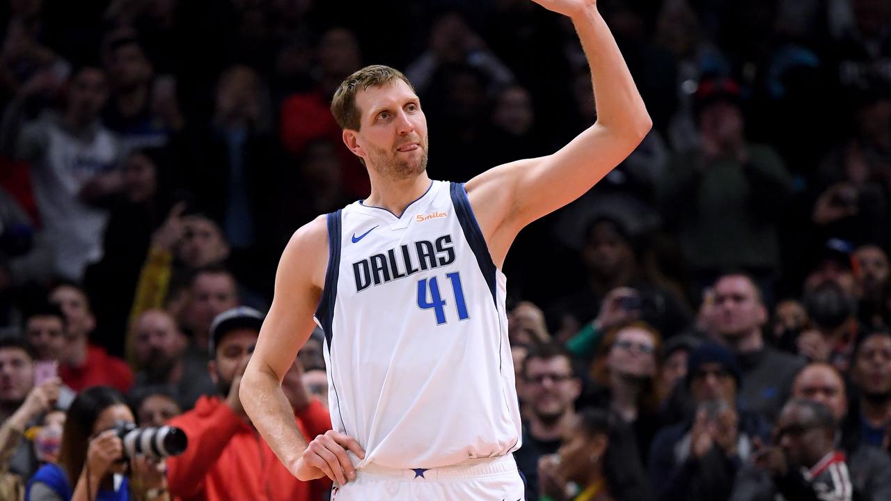 Dirk Nowitzki #41 of the Dallas Mavericks acknowledges an ovation from the crowd in his final game against the LA Clippers.
