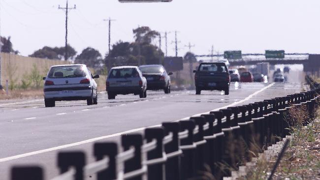 A section of wire rope barrier on the Princes Highway.