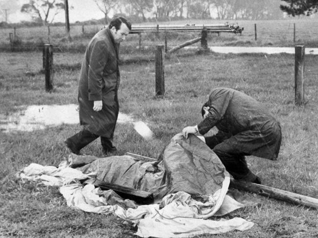 Investigation at the grim scene in 1971.