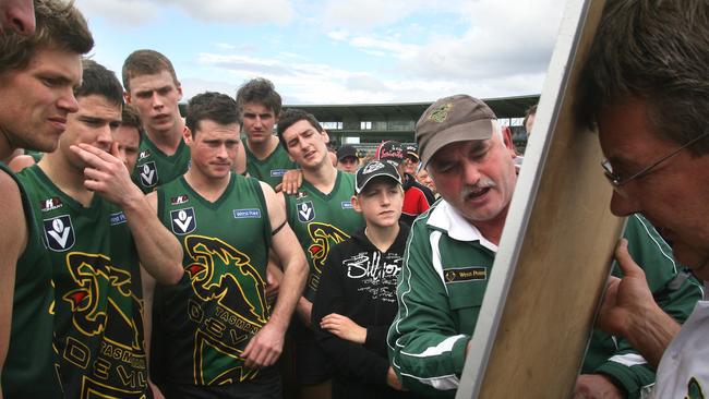 Spaulding gives his final address as Tasmania Devils head coach in 2008. Picture: Kim Eiszele