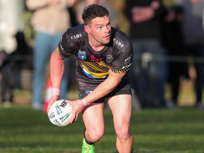 Windsor hooker Tyrone Shelley finds support in the Luke Lewis Cup match. Picture: Adam Wrightson Photography