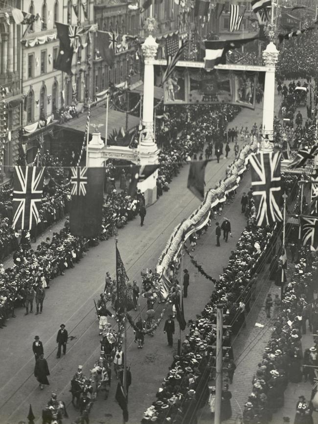 A Dai Loong parade in Melbourne in 1901. Picture: National Library of Australia