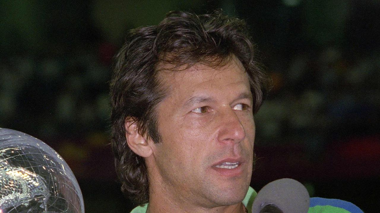 Cancellando dalla storia la leggenda del cricket Imran Khan con una mossa straordinaria sul tabellone del cricket pakistano