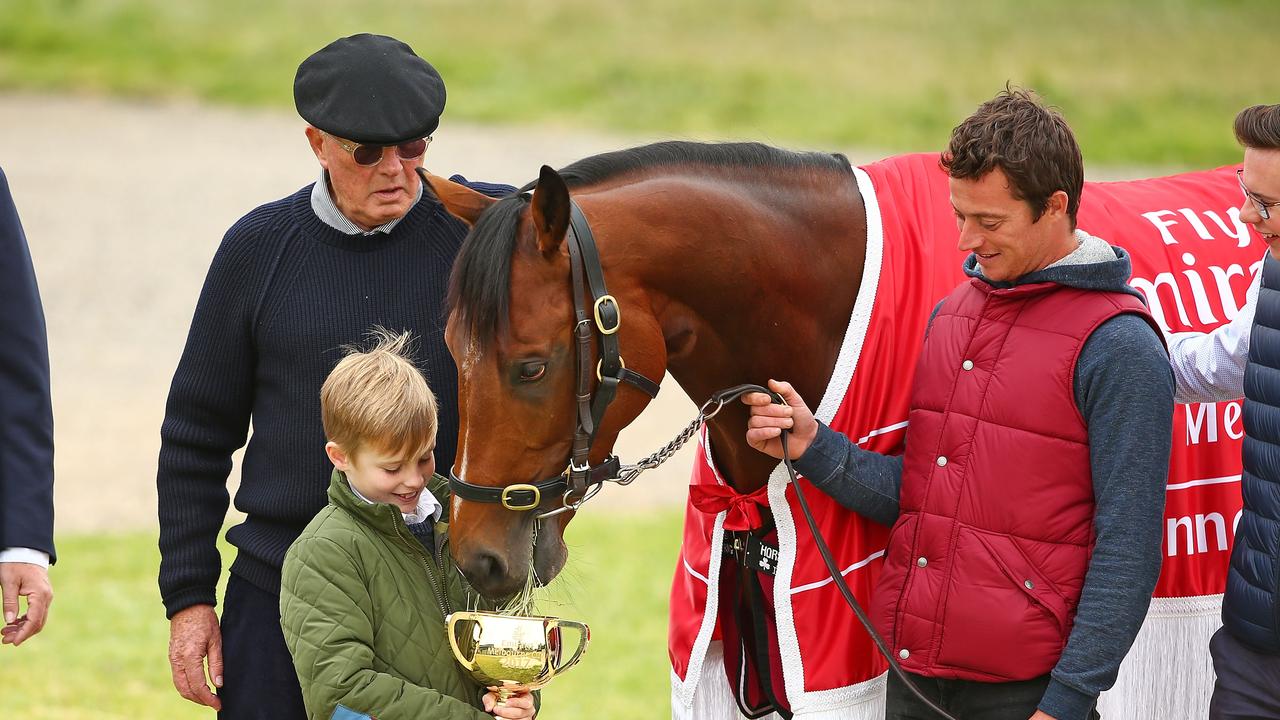 Lloyd Williams with his grandson Frank Williams and 2017 Melbourne Cup winner Rekindling. Photo: Scott Barbour/Getty Images.