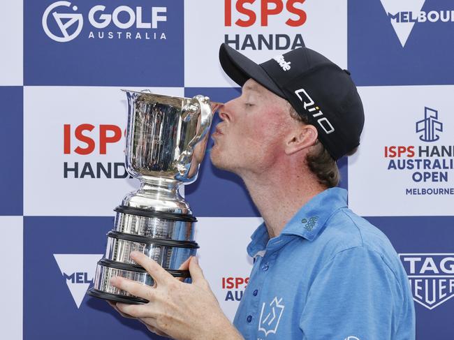 MELBOURNE, AUSTRALIA - DECEMBER 01: Ryggs Johnston of the United States kisses the Stonehaven Cup after victory on day four of the ISPS Handa Australian Open 2024 at Kingston Heath Golf Club on December 01, 2024 in Melbourne, Australia. (Photo by Darrian Traynor/Getty Images)