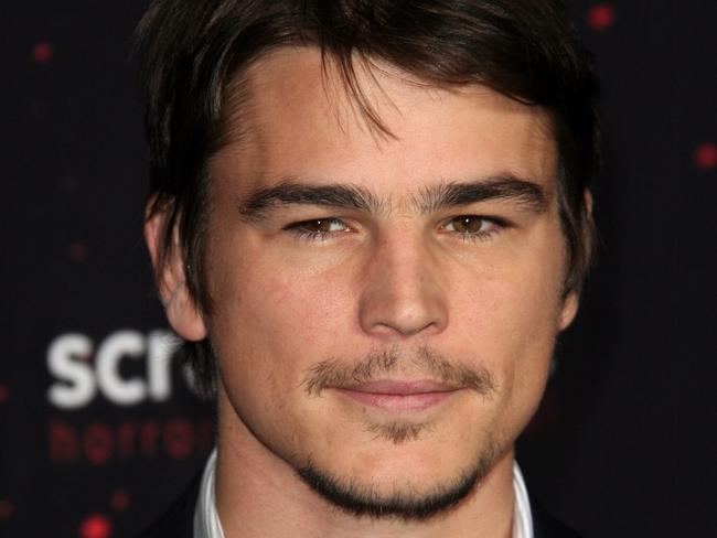 (FILES) Josh Hartnett arrives at the premiere of 30 Days of Night, 16 October 2007, in Los Angeles, California. US film star Josh Hartnett accepted libel damages from a British tabloid newspaper on Thursday December 11, 2008, after it alleged that he was caught on CCTV taking part in &steamy shenanigans& at a London hotel. AFP PHOTO/VALERIE MACON/FILES