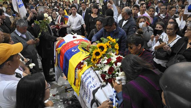 Supporters of slain Ecuadorian presidential candidate Fernando Villavicencio pay their respects in Quito, on August 11, 2023. Picture: Rodrigo BUENDIA / AFP