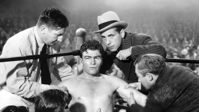 Wayne Morrison (centre) and Humphrey Bogart (in hat) in Kid Galahad (1937).