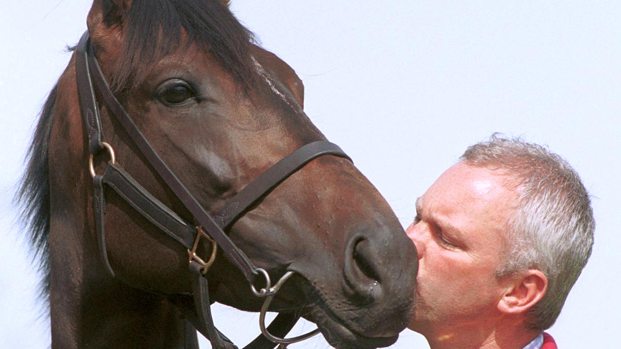 NOVEMBER 5, 2003: Trainer David Hall spends a quiet moment with racehorse Makybe Diva after her Melbourne Cup win, at Flemington 05/11/03. Pic Craig Hughes.
  Turf