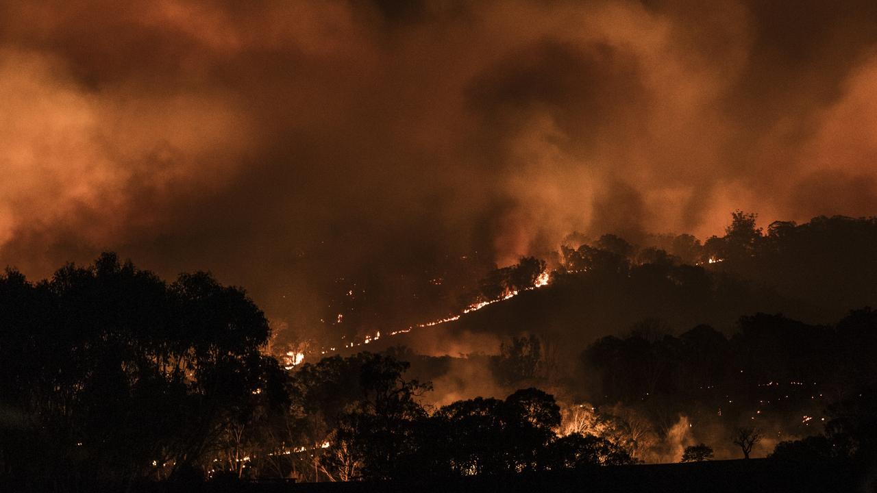 Bushfires burning around Dalveen as seen from Old Stanthorpe Rd, Tuesday, October 31, 2023. Picture: Kevin Farmer