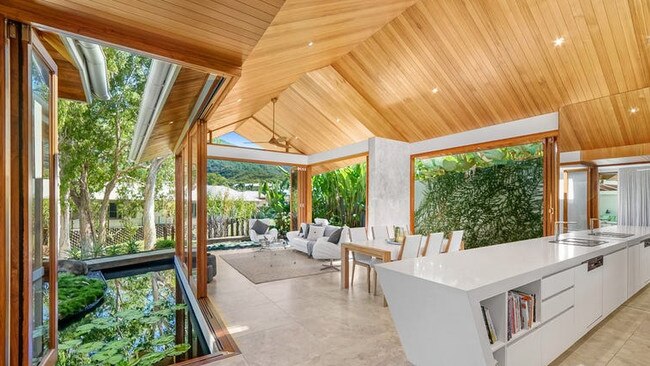 37 Freshwater Avenue, Palm Cove: An award-winning design and build.