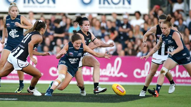 Carlton and Collingwood players crack in. Picture: George Salpigtidis