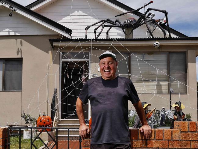 Halloween spider sparks neighbourhood brawl