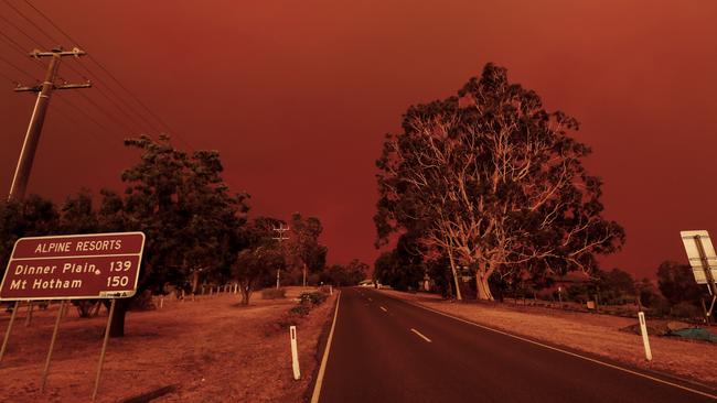 EAST GIPPSLAND, AUSTRALIA - JANUARY 04: The sky turns red from the fires in Omeo on January 04, 2020 in Bruthen Australia. Two people are dead and 28 remain missing following bushfires across the East Gippsland area, with Victorian premier Daniel Andrews declaring a state of disaster in the region. Thousands of people remain stranded in the coastal town of Mallacoota and are being evacuated by navy ships to Melbourne. (Photo by Darrian Traynor/Getty Images)