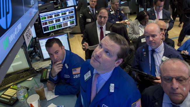 Traders gather at the post that trade Hewlett-Packard on the floor of the New York Stock Exchange October 19, 2015. REUTERS/Brendan McDermid