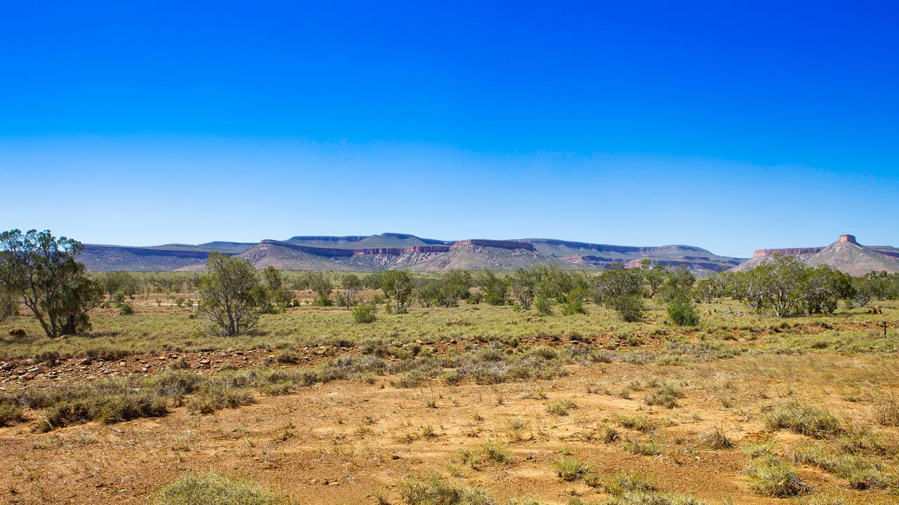 Two helicopters collide near Mount Anderson Station, WA | news.com.au ...