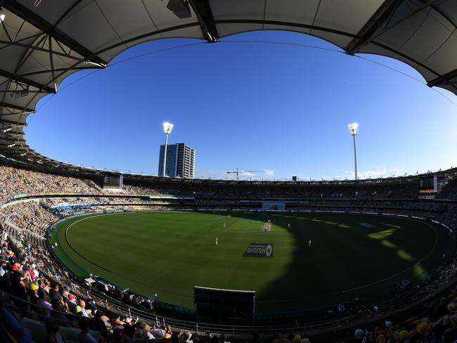 General view of play on Day 2 of the First Test match between Australia and England at the Gabba in Brisbane, Friday, November 24, 2017. (AAP Image/Dave Hunt) NO ARCHIVING, EDITORIAL USE ONLY, IMAGES TO BE USED FOR NEWS REPORTING PURPOSES ONLY, NO COMMERCIAL USE WHATSOEVER, NO USE IN BOOKS WITHOUT PRIOR WRITTEN CONSENT FROM AAP