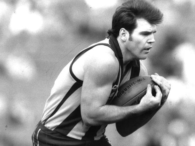 Jason Dunstall marks on the day he booted 17 goals against Richmond.