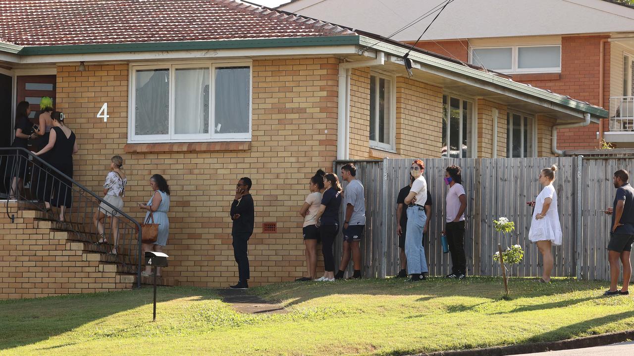 A long line to view a rental open home in Tarragindi, Brisbane. Picture: Liam Kidston.