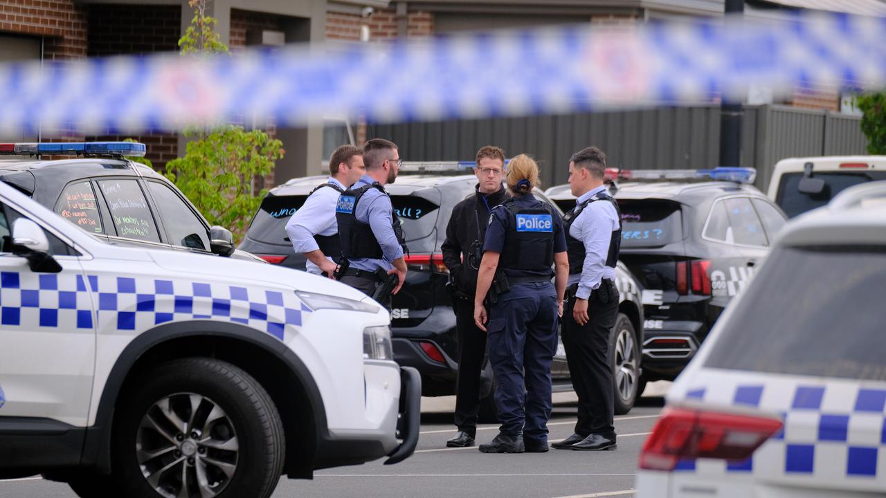 Police rushed to the area about 4pm. Picture: NewsWire / Luis Enrique Ascui