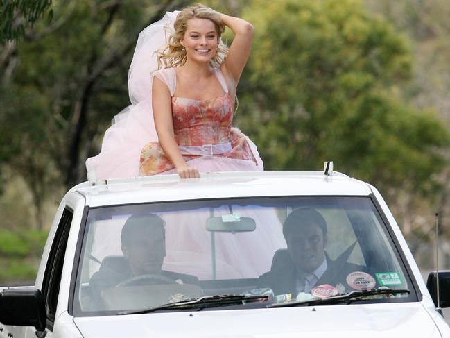 Donna Freedman (Margot Robbie) arriving at her wedding to Ringo Brown (Sam Clark) on Neighbours.