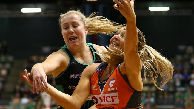 Fever’s Jessica Anstiss and Giant Sarah Wall battle for the ball.