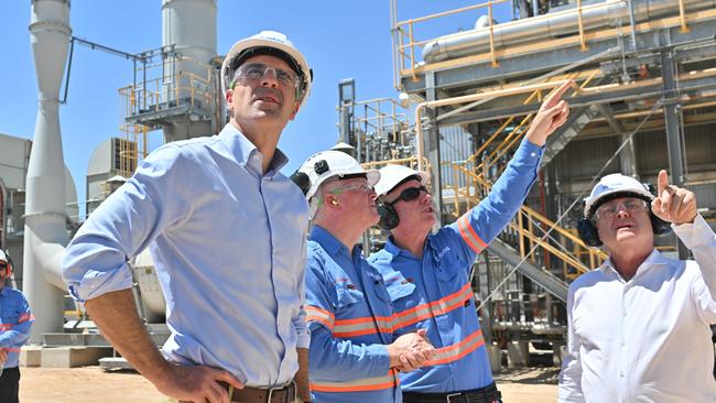 JANUARY 31, 2025: South Australian Premier Peter Malinauskas, Santos CEO Kevin Gallagher, Beach CEO Brett Woods and Don Farrell at the new Moomba CCS (carbon capture and storage) plant, a joint venture of Santos and Beach Energy. Picture: Brenton Edwards