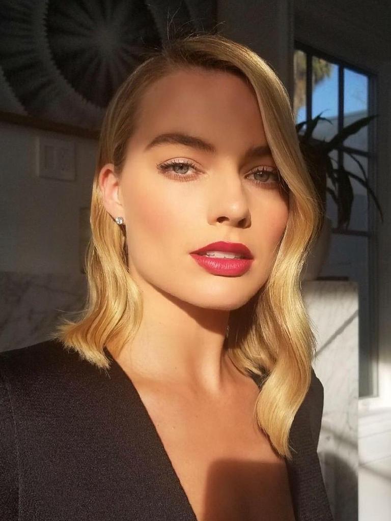 Margot Robbie ... "This is how we #goldenglobes" Picture: @patidubroff/Instagram