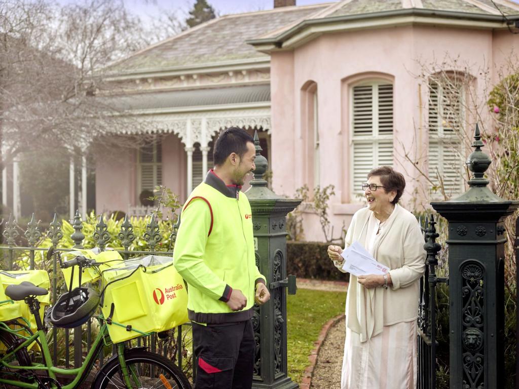 Australia Post starts weekend delivery in time to send letters to Santa