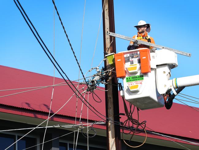 On Cudmore Street, Somerton Park, linesmen are repairing high voltage lines, after yesterdayÃs wild weather brought down a large tree branch onto power lines next to Sacred Heart College. 27 May 2025. Picture: Dean Martin