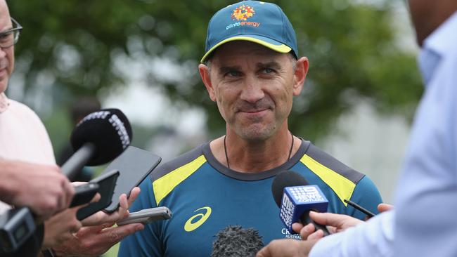 Justin Langer has called on fans of all teams to lay off Warner and Smith.