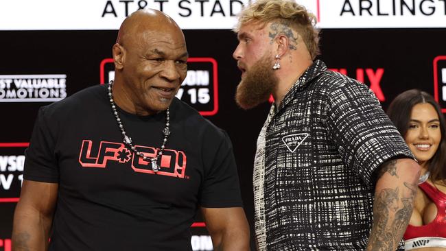 NEW YORK, NEW YORK - AUGUST 18: Mike Tyson and Jake Paul attend Fanatics Fest Press Conference at Javits Center on August 18, 2024 in New York City.   Michael Loccisano/Getty Images/AFP (Photo by Michael loccisano / GETTY IMAGES NORTH AMERICA / Getty Images via AFP)