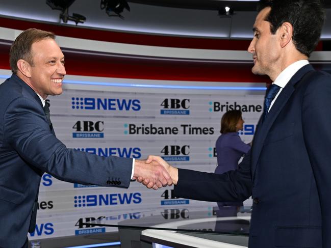 BRISBANE, AUSTRALIA. NewsWire Photos. OCTOBER 3, 2024. Queensland Premier Steven Miles (left)s and Leader of the Opposition David Crisafulli during a coin toss ahead of their first state election televised debate at Nine studios in Brisbane, October 3, 2024. Picture:Pool via NewsWire/ Dan Peled