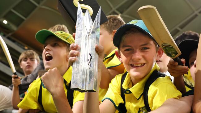 Warner signed and gifted his player of the series trophy to a young fan. Photo by Paul Kane/Getty Images