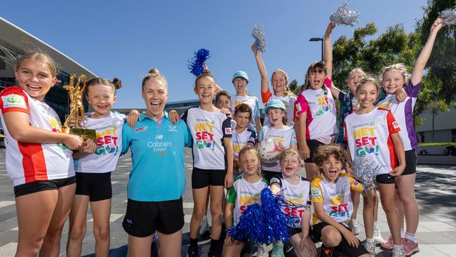 Mavericks’ player Kim Jenner and young Victorian netballers are super excited for the Rod Laver premiership. Picture: Jason Edwards