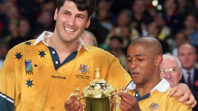 (FILES) In this file photo taken on November 6, 1999 Australian lock and captain John Eales (L) and Australian scrum-half George Gregan (R) pose with the cup after the Rugby World Cup 1999 final game between France and Australia at the Millennium Stadium in Cardiff. - Eddie Jones hopes Owen Farrell and Dylan Hartley can follow the example of Australia greats George Gregan and John Eales after naming the pair as England’s co-captains for the November internationals at Twickenham. (Photo by William WEST / AFP)