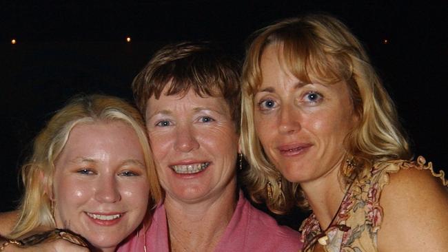 Leia Sheldrick, Sue Creece & Siani Fielding at Mantaz Club & Bar Pic Bryan Lynch AD216028