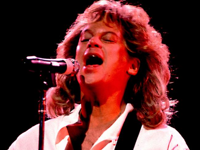 Singer Eric Carmen performing onstage, Chicago, Illinois, June 26, 1988. (Photo by Paul Natkin/Getty Images)