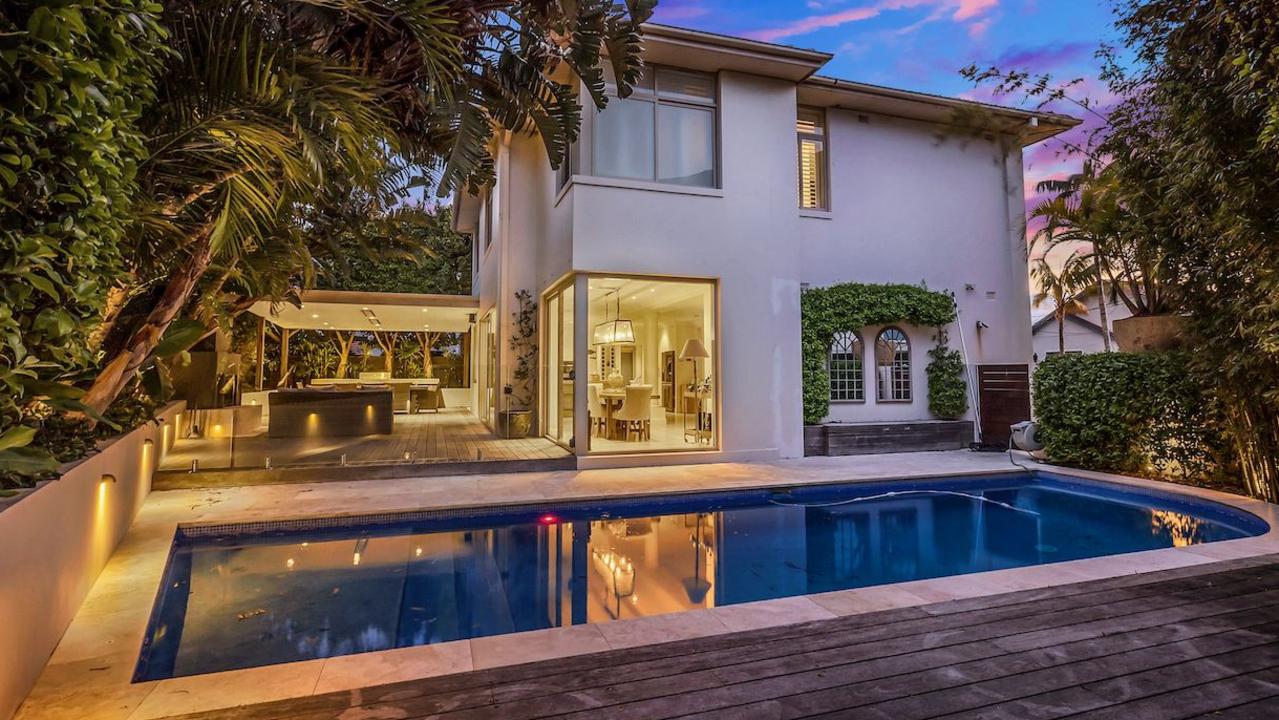 A leading designer has bought pub baron Jamie Malouf’s Vaucluse home.