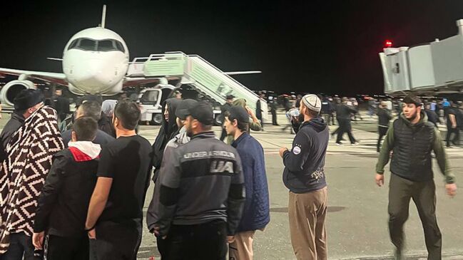 Mob Storms Airport in Southern Russia Over Israel Flight