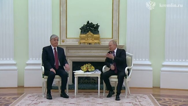 Vladimir Putin’s feet twitch and spasm during tense meeting. Picture: Supplied.